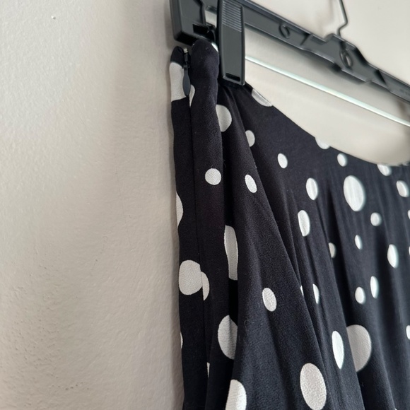 Lovers + Friends • Albany Skirt in Black Polka Dot - Picture 6 of 9